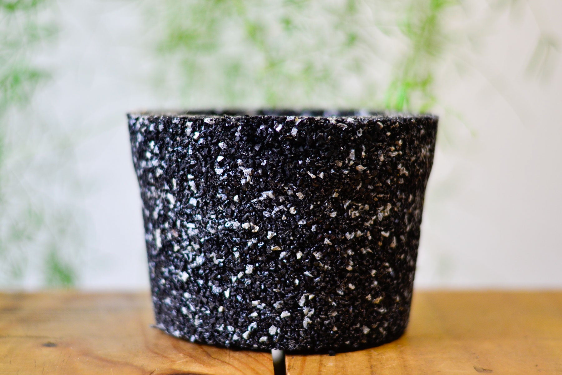 Macetero de Caucho Negro-Gris